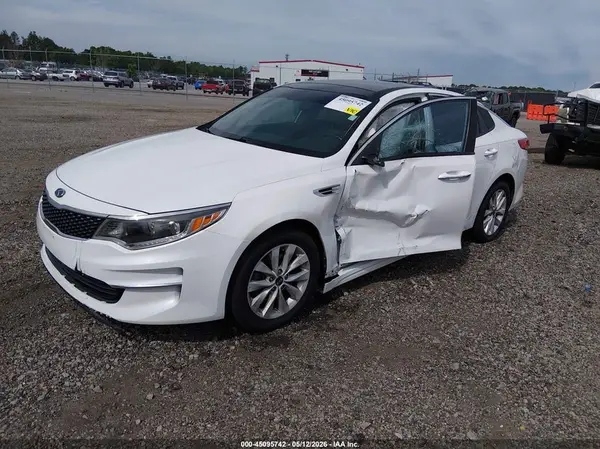 5XXGU4L38JG203332 2018 KIA OPTIMA - Image 2