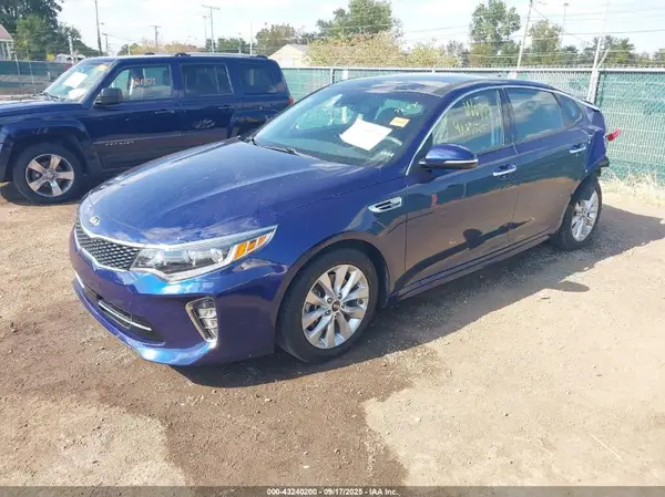5XXGU4L38JG214654 2018 KIA OPTIMA - Image 2