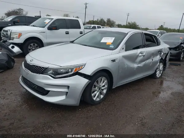 5XXGU4L38JG216355 2018 KIA OPTIMA - Image 2