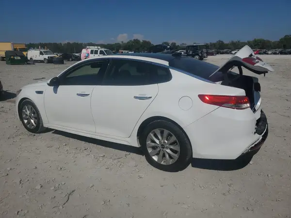5XXGU4L38JG216596 2018 KIA OPTIMA - Image 2