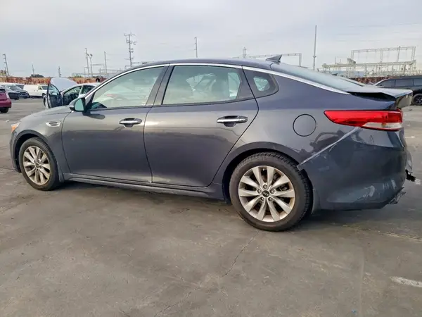 5XXGU4L38JG218333 2018 KIA OPTIMA - Image 2