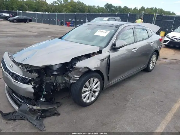5XXGU4L38JG220079 2018 KIA OPTIMA - Image 2