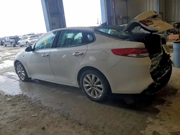 5XXGU4L38JG221457 2018 KIA OPTIMA - Image 2