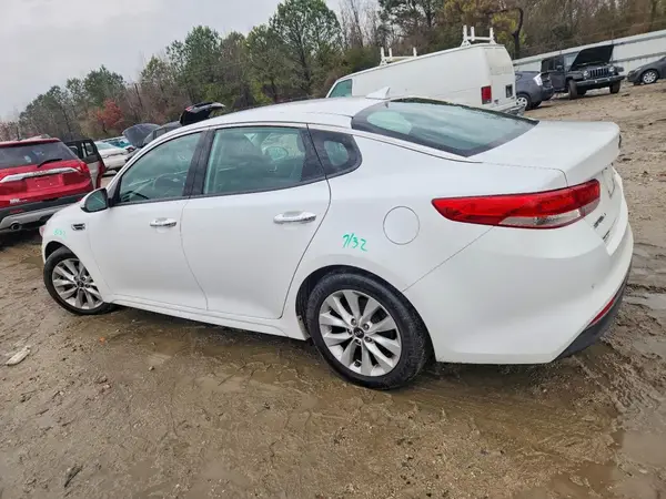 5XXGU4L38JG225251 2018 KIA OPTIMA - Image 2