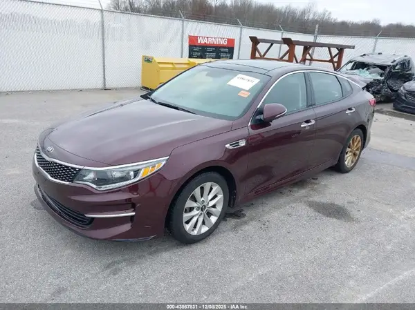 5XXGU4L38JG237755 2018 KIA OPTIMA - Image 2