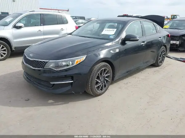 5XXGU4L38JG239926 2018 KIA OPTIMA - Image 2