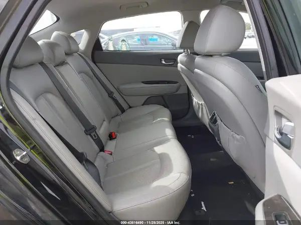 5XXGU4L38JG239926 2018 KIA OPTIMA - Image 8