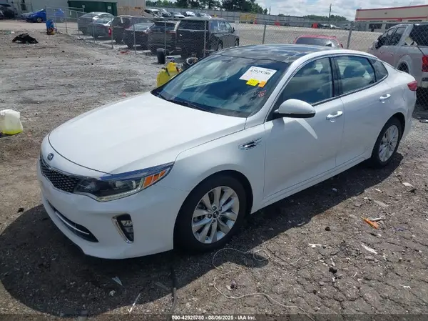 5XXGU4L38JG242633 2018 KIA OPTIMA - Image 2