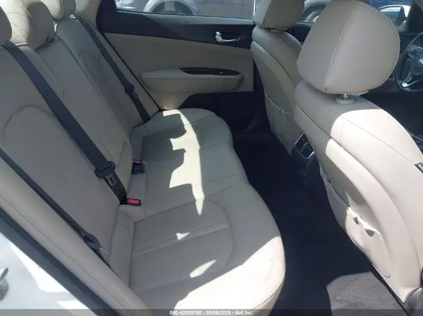 5XXGU4L38JG242633 2018 KIA OPTIMA - Image 8