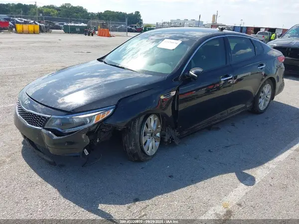 5XXGU4L38JG261618 2018 KIA OPTIMA - Image 2