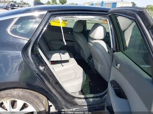 5XXGU4L38JG261618 2018 KIA OPTIMA - Image 8