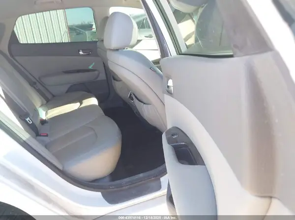 5XXGU4L39GG031255 2016 KIA OPTIMA - Image 8