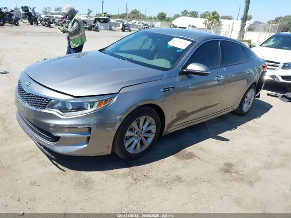 5XXGU4L39HG133401 2017 KIA OPTIMA - Image 2