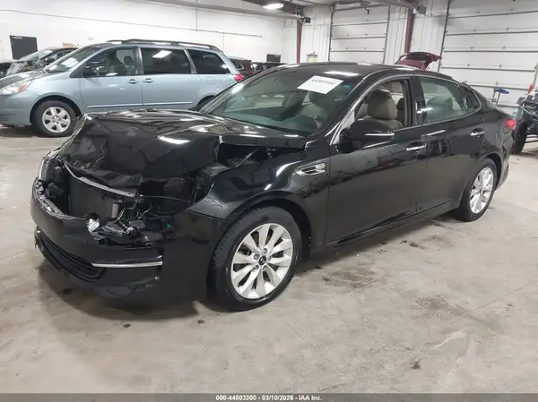 5XXGU4L39JG180627 2018 KIA OPTIMA - Image 2