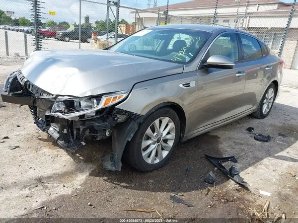 5XXGU4L39JG196729 2018 KIA OPTIMA - Image 2