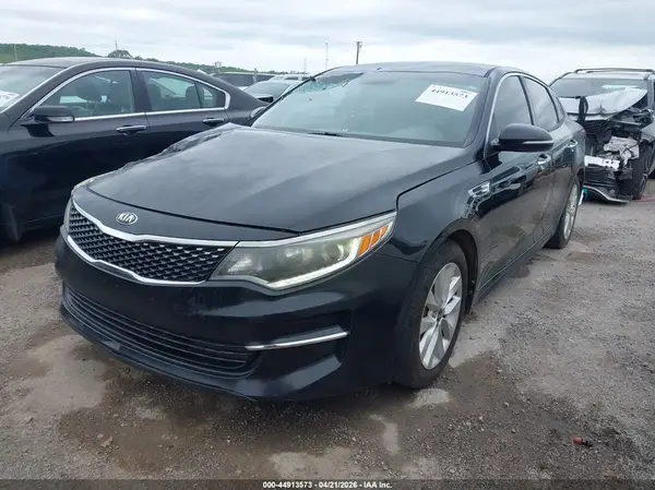 5XXGU4L39JG204781 2018 KIA OPTIMA - Image 2