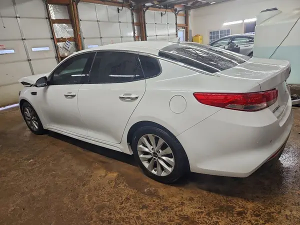 5XXGU4L39JG205123 2018 KIA OPTIMA - Image 2