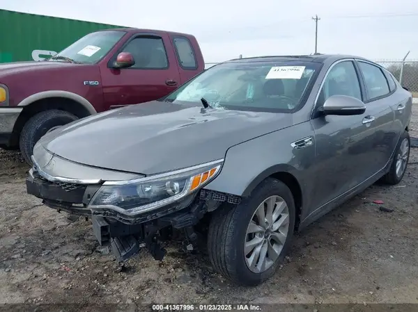 5XXGU4L39JG220852 2018 KIA OPTIMA - Image 2