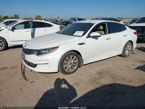 5XXGU4L39JG228515 2018 KIA OPTIMA - Image 2