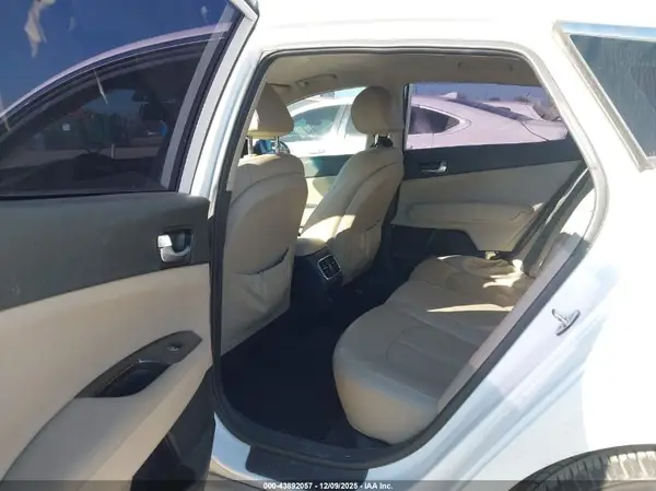 5XXGU4L39JG228515 2018 KIA OPTIMA - Image 8