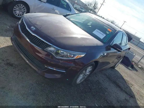 5XXGU4L39JG234394 2018 KIA OPTIMA - Image 2