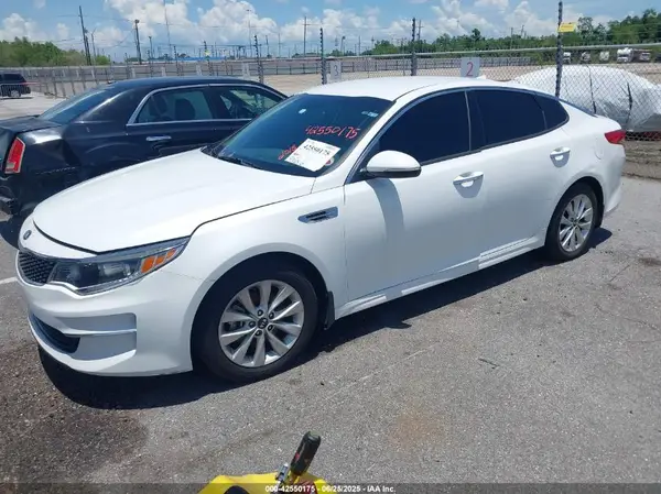 5XXGU4L39JG240292 2018 KIA OPTIMA - Image 2