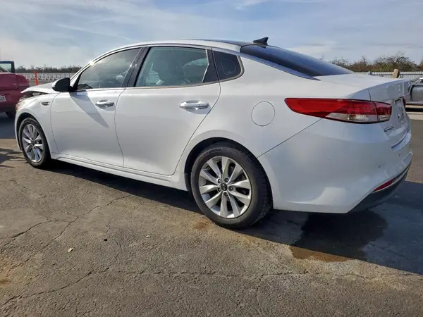 5XXGU4L39JG243774 2018 KIA OPTIMA - Image 2