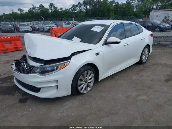 5XXGU4L39JG252068 2018 KIA OPTIMA - Image 2