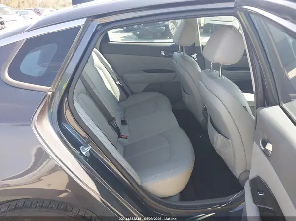 5XXGU4L3XHG121550 2017 KIA OPTIMA - Image 8