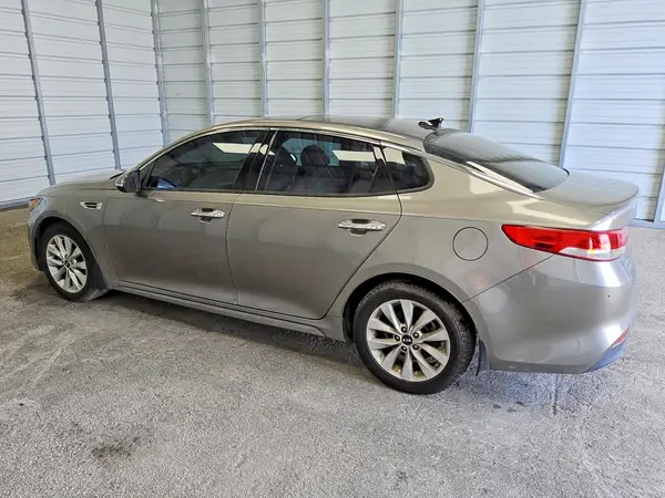 5XXGU4L3XHG133956 2017 KIA OPTIMA - Image 2