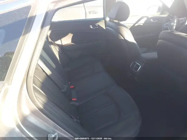 5XXGU4L3XHG150224 2017 KIA OPTIMA - Image 8