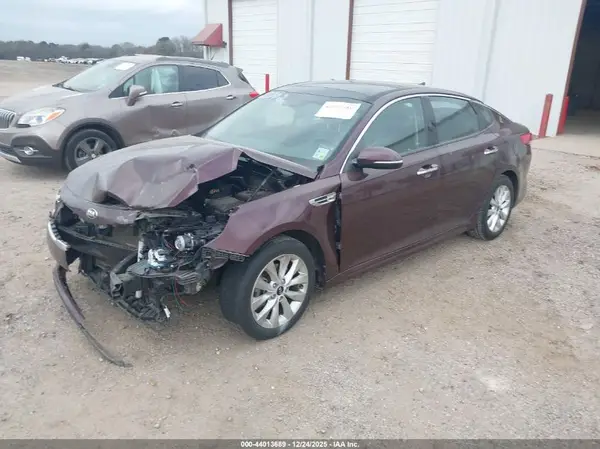 5XXGU4L3XJG190650 2018 KIA OPTIMA - Image 2