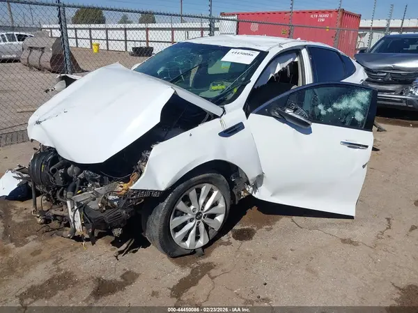 5XXGU4L3XJG198120 2018 KIA OPTIMA - Image 2