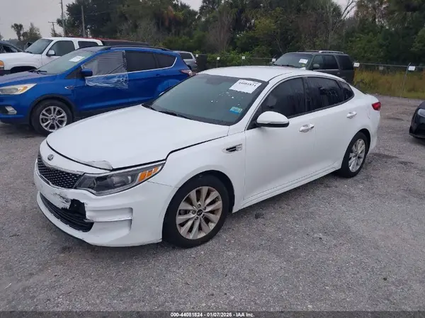5XXGU4L3XJG245856 2018 KIA OPTIMA - Image 2