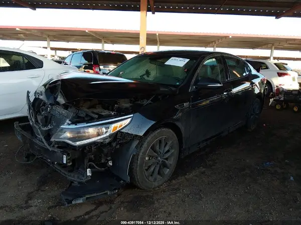 5XXGU4L3XJG252631 2018 KIA OPTIMA - Image 2