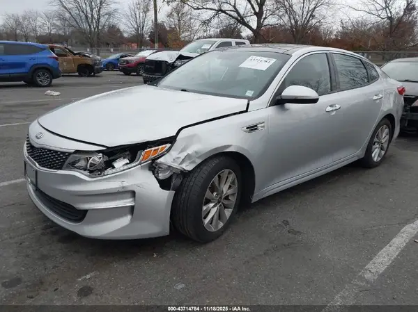 5XXGU4L3XJG257957 2018 KIA OPTIMA - Image 2