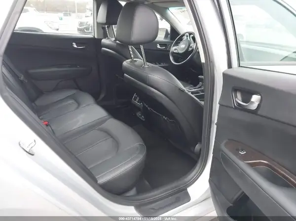 5XXGU4L3XJG257957 2018 KIA OPTIMA - Image 8