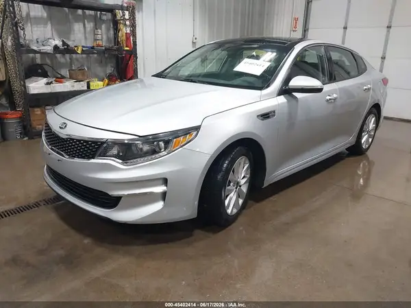 5XXGU4L3XJG260910 2018 KIA OPTIMA - Image 2