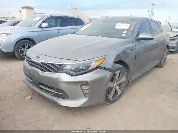 5XXGV4L20JG191049 2018 KIA OPTIMA - Image 2