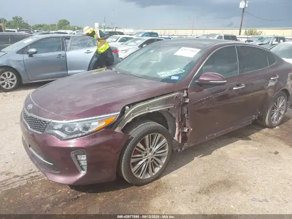 5XXGV4L22JG215920 2018 KIA OPTIMA - Image 2