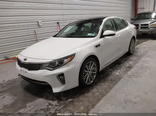 5XXGV4L23JG201167 2018 KIA OPTIMA - Image 2