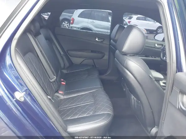5XXGV4L24JG217412 2018 KIA OPTIMA - Image 8