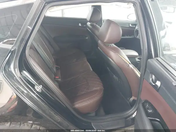 5XXGV4L24JG237854 2018 KIA OPTIMA - Image 8