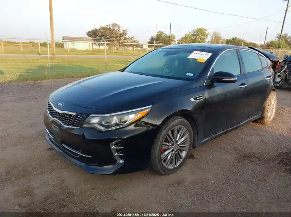 5XXGV4L26HG140245 2017 KIA OPTIMA - Image 2