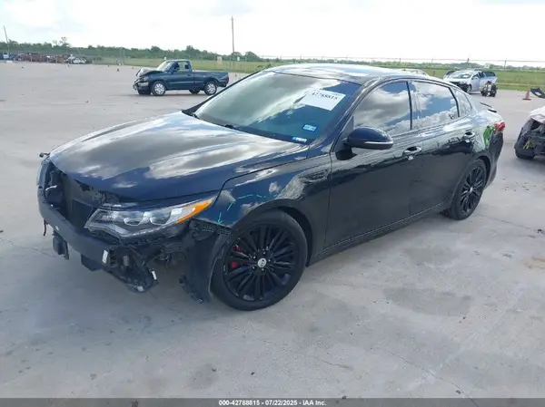5XXGV4L28JG205876 2018 KIA OPTIMA - Image 2