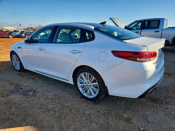 5XXGV4L28JG215176 2018 KIA OPTIMA - Image 2