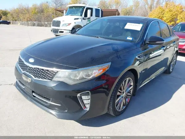 5XXGV4L28JG240787 2018 KIA OPTIMA - Image 2