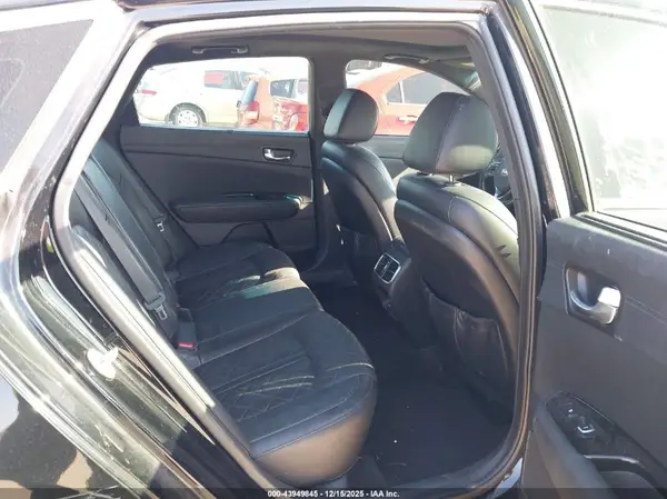 5XXGV4L28JG240787 2018 KIA OPTIMA - Image 8