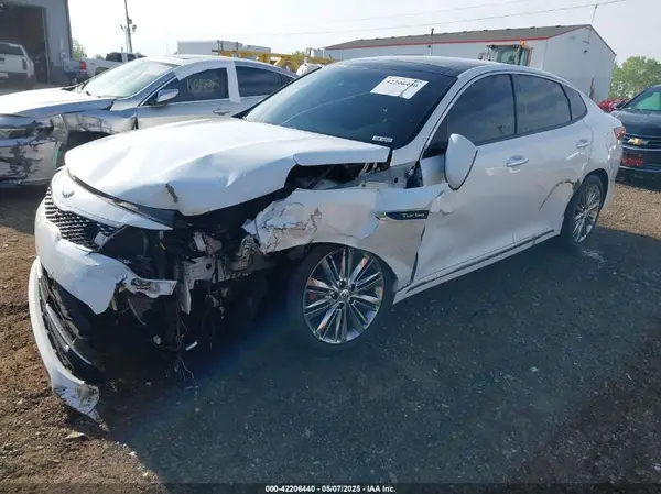 5XXGV4L2XJG209198 2018 KIA OPTIMA - Image 2
