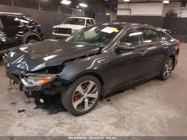 5XXGW4L20JG231577 2018 KIA OPTIMA - Image 2